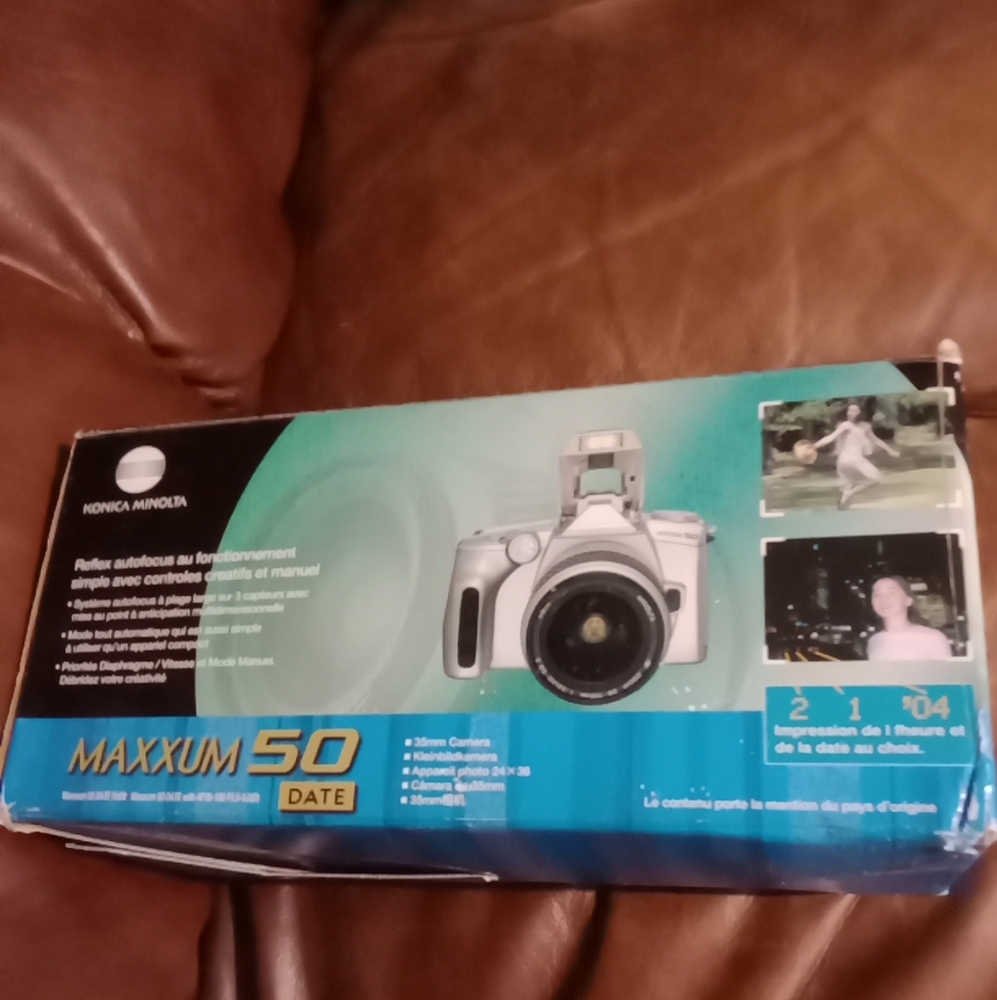 Maxxum 50 Date Film Camera Minolta with 28-100mm zoom Lens in original box